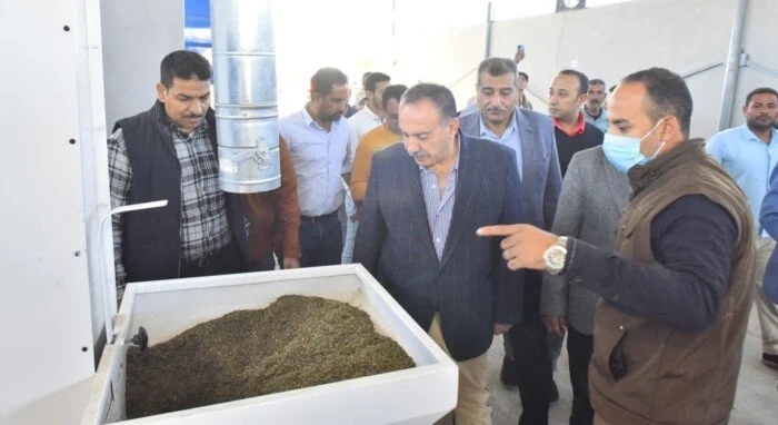 محافظ أسيوط يتفقد وحدة تجهيز النباتات العطرية والطبية بأبنوب