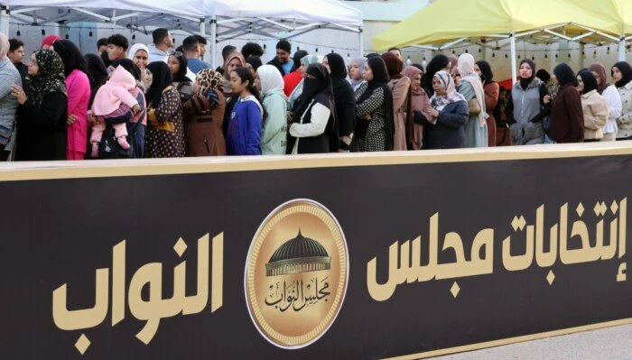 محافظ الإسماعيلية يتفقد المقار الانتخابية لمتابعة سير الانتخابات