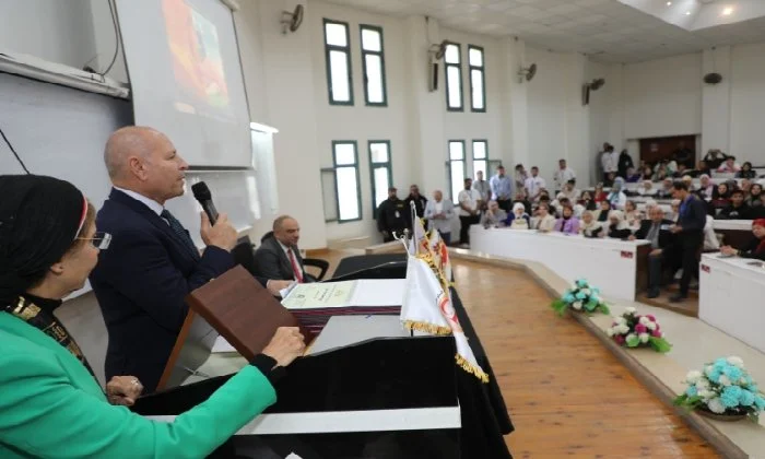 محافظ القاهرة يشهد فعاليات ملتقى التغيرات المناخية بالمعهد العالي للفنون التطبيقية