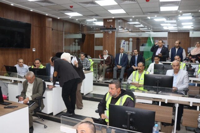 محافظ القليوبية يتابع سير العملية الانتخابية لمجلس النواب من غرفة الشبكة الوطنية