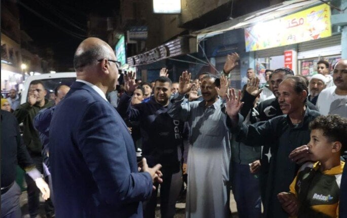 محافظ القليوبية يتابع سير العملية الانتخابية مساءً في بنها والعبور ويشيد بوعي المواطنين