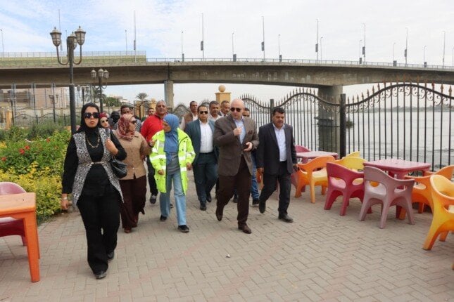 محافظ بني سويف يتابع استقرار مياه الشرب بعد رصد بقعة زيت في نهر النيل الغربي