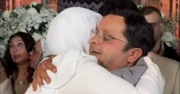 أبو العروسة.. محمد هنيدي يتصدر التريند بعد عقد قران ابنته