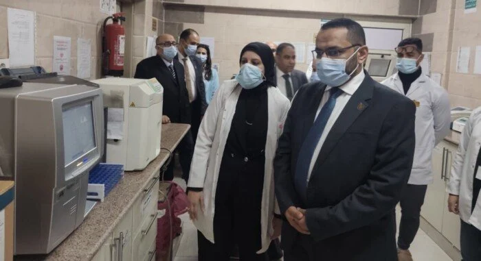 مساعد وزير الصحة يفاجئ مستشفى الصدر خلال زيارته لأسيوط