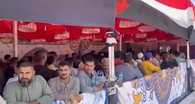 طوابير الناخبين في شرم الشيخ تصطف أمام اللجان مع الدقائق الأولى لانطلاق التصويت