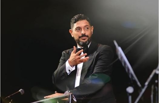 هاني فرحات يقود الأوركسترا الملكي البريطاني في حفل صدى الأهرامات