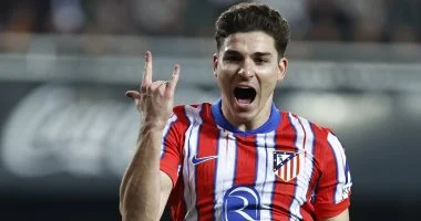 ألفاريز يخطف الأضواء فى قمة برشلونة ضد أتلتيكو مدريد بالدوري الإسباني