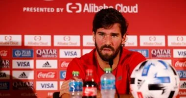 أليسون: محمد صلاح أسطورة في ليفربول وأتمنى أن يلعب للنادي مرة أخرى