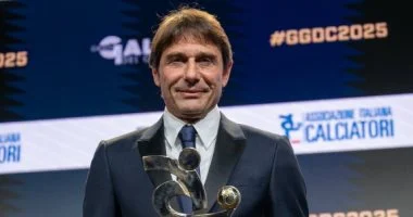 أنطونيو كونتي ونابولي الأفضل في إيطاليا لموسم 2025