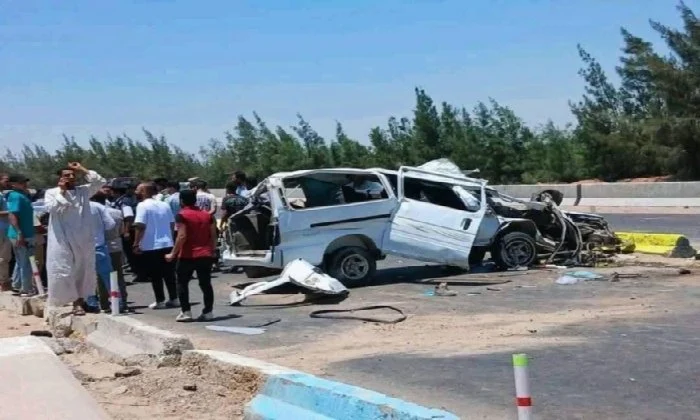 إصابة 4 أشخاص في حادث انقلاب سيارة على طريق أبو سمبل السياحي