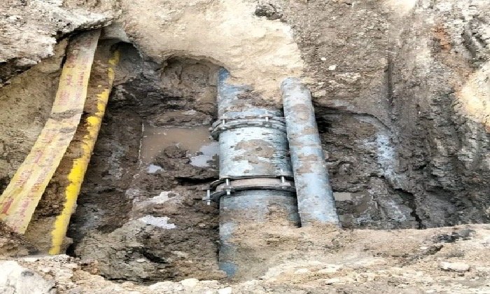 مياه الشرب بالشرقية تُعلن الانتهاء من إصلاح كسر خط مياه قطر 400 مم المغذي للحلمية