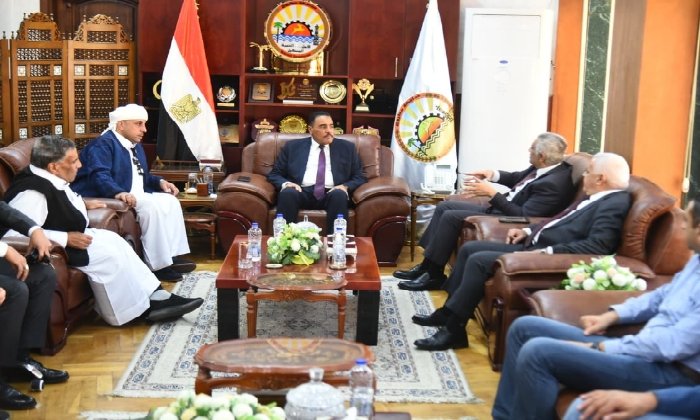 محافظ مطروح يستقبل نائب مساعد وزير الخارجية بحضور رئيس الغرفة التجارية