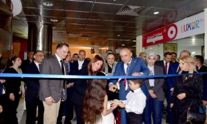 محافظ الأقصر والسفيرة الأمريكية يفتتحان «الركن الأمريكي» بمكتبة مصر العامة