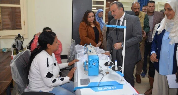 محافظ أسيوط يفتتح مشغل خياطة جديد بقرية بني رافع بمنفلوط