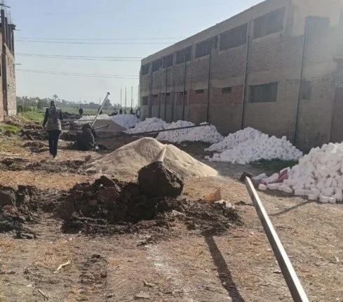 القليوبية تتصدى لمحاولة تحويل 1500 متر إلى «جمالون».. وضبط مواد البناء بالقناطر الخيرية