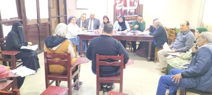 اللجنة المحلية للأسر البديلة بالدقهلية تبحث طلبات الراغبين في كفالة أطفال