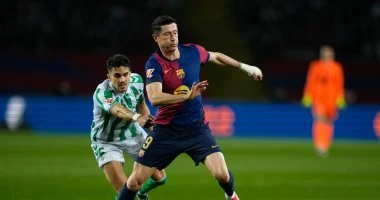 برشلونة فى ضيافة ريال بيتيس للابتعاد بصدارة الدوري الإسباني