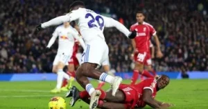 ليدز يتعادل مع ليفربول 2-2 فى 3 دقائق ويشعل المباراة.. فيديو