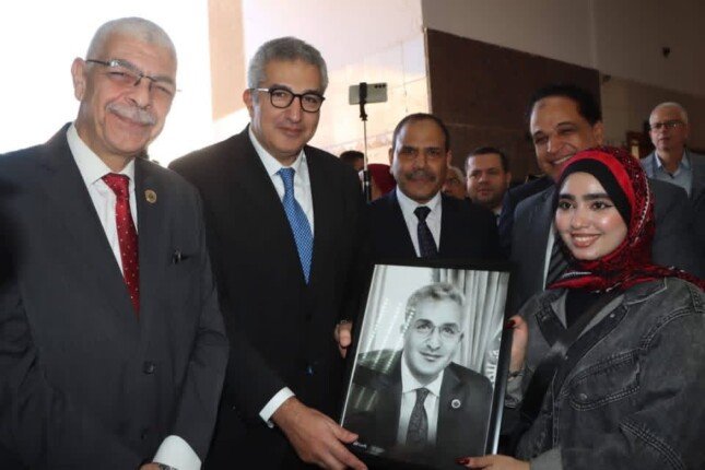 رئيس جامعة المنوفية والأمين العام للمجلس الأعلى للجامعات يتفقدان معرض توطين وتطوير المشروعات الحرفية والصناعات الوطنية