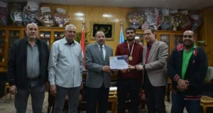 نائب رئيس جامعة الأزهر بأسيوط يكرم منتخب ذوي الهمم
