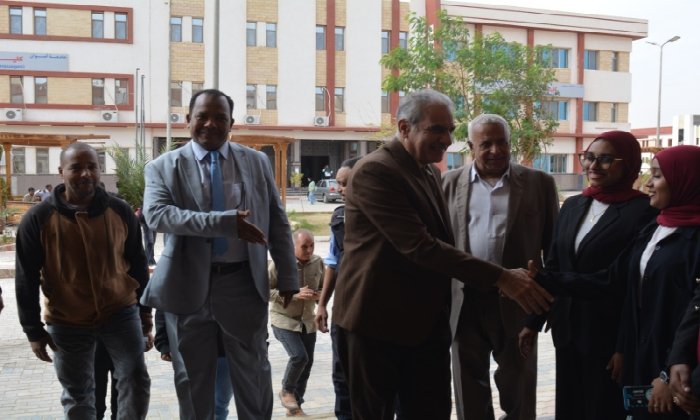 جامعة أسوان تحيي اليوم العالمي لمناهضة العنف ضد المرأة