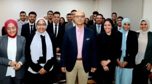جامعة أسيوط تطلق برنامج «استخدام الذكاء الاصطناعي» لطلاب نظم معلومات السياسات العامة