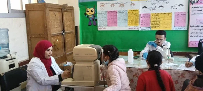 ضمن مبادرة "قلوب أطفالنا".. جامعة بنها تفحص 155 طفلاً وتوفر نظارات وعلاجاً مجانياً
