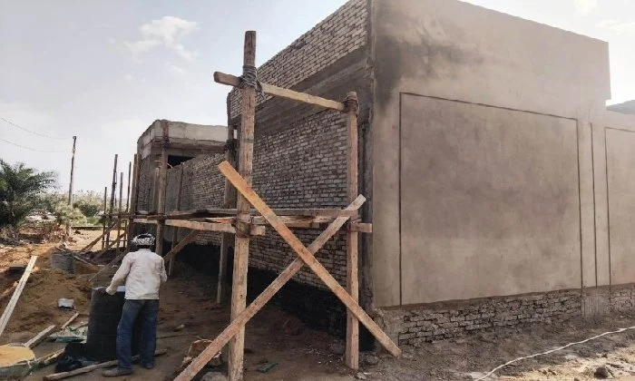 تكثيف الجهود لإنهاء مشروع الصرف الصحى بقرية غرب سهيل بأسوان