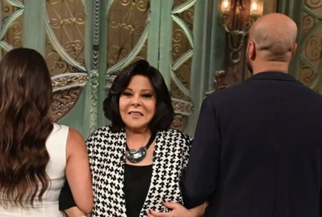 بعد زواجهما.. حاتم صلاح وزوجته في أحدث ظهور مع «صاحبة السعادة» بهذا الموعد