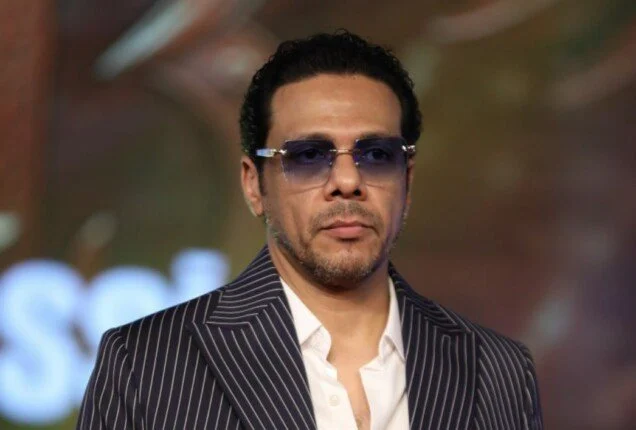 «الانتقاد يدمر نفسيتنا».. حمزة العيلي يدعم منى زكي قبل عرض «الست» ويوجه رسالة للجمهور