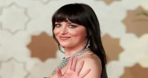 الفنانة داكوتا جونسون تكشف كواليس إنتاج الأفلام في مهرجان البحر الأحمر