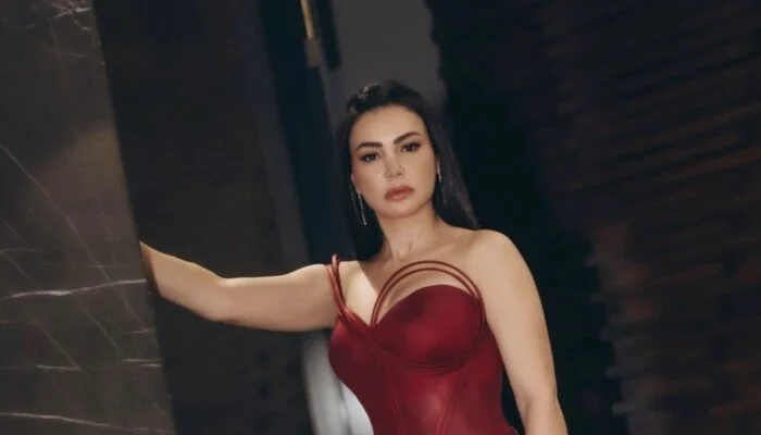 بإطلالة جذابة.. دينا فؤاد تخطف الأنظار بجمالها في آخر ظهور