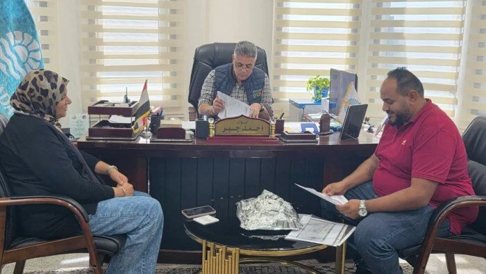 رئيس حي جنوب الغردقة يعقد اللقاء الأسبوعي بالمواطنين لبحث شكواهم وحل مشاكلهم