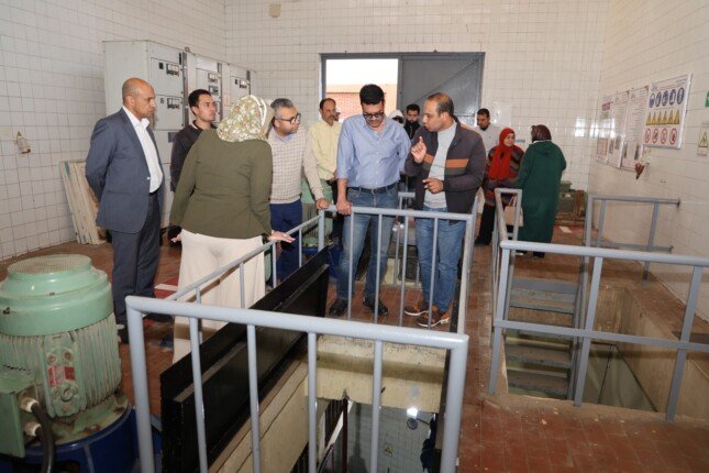 رئيس شركة مياه القليوبية يتفقد محطة معالجة الصرف الصحي بقها