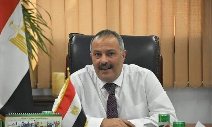 انتشار مكثف لسيارات الأمطار في الشوارع والميادين بمدن القناة