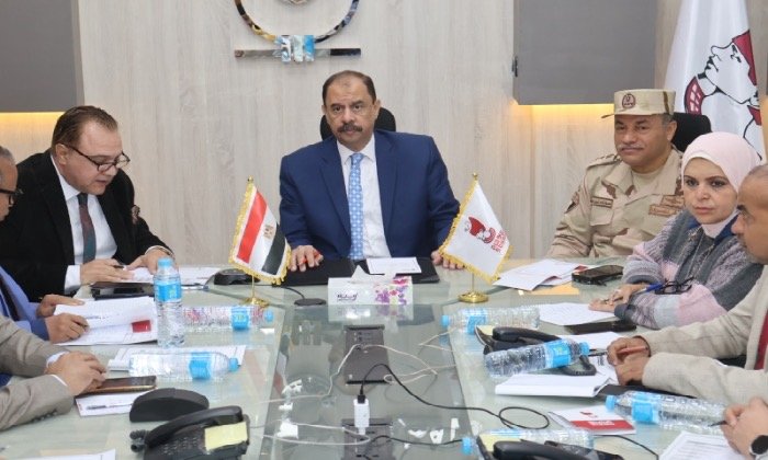 غرفة العمليات الرئيسية بسوهاج تتابع سير انتخابات مجلس النواب