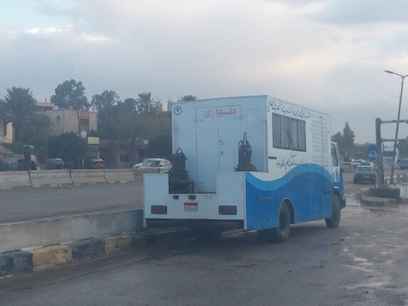 فودة يتابع أعمال رفع تجمعات مياه الأمطار بنطاق مركز بنها