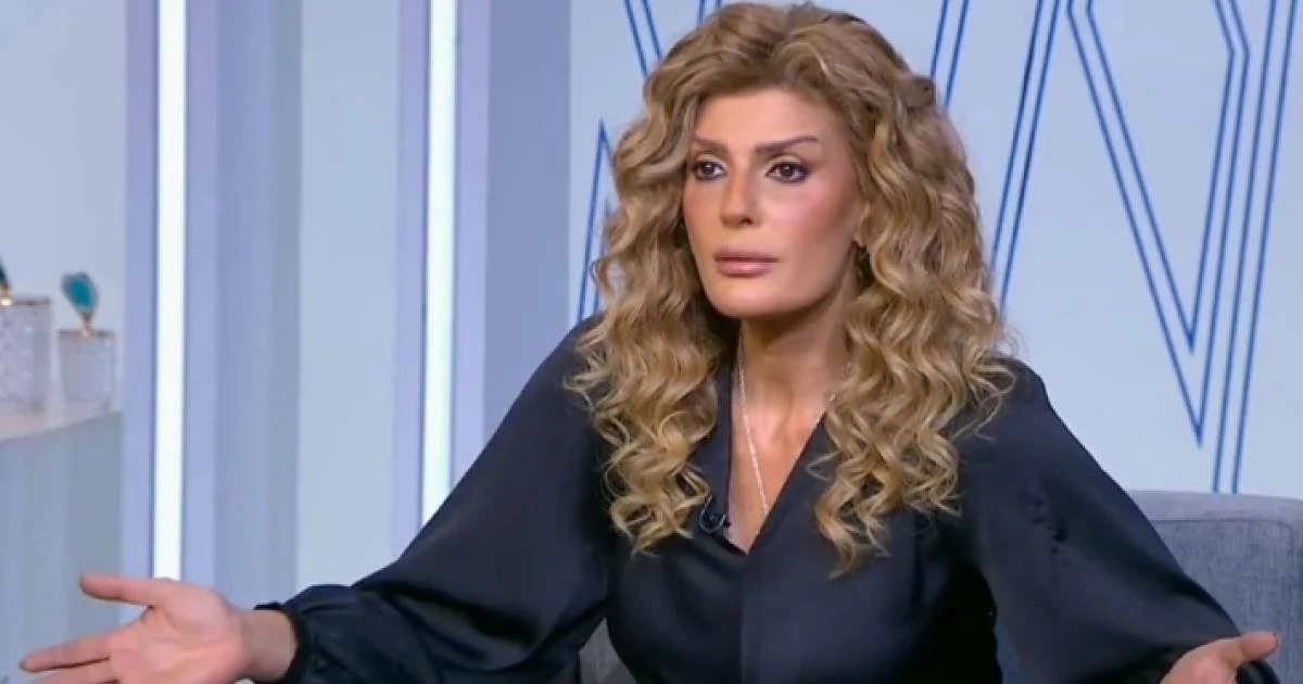 «ليها طله».. فيدرا تدعم منى زكي وترد على منتقدي برومو «الست»