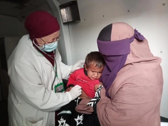 قافلة طبية تقدم أكثر من 3300 خدمة مجانية لأهالي الفشن خلال 48 ساعة