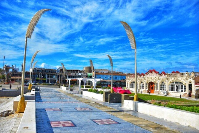 بعد 20 عاماً من الإهمال.. عودة الروح لكورنيش بورسعيد بتصميمات هندسيه مبهرة