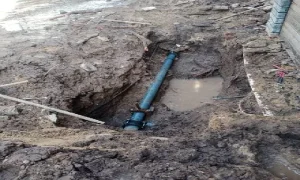 استثمار 500 مليون جنيه.. محافظ أسوان يتابع تحديث شبكات المياه بمنطقة الصداقة الجديدة