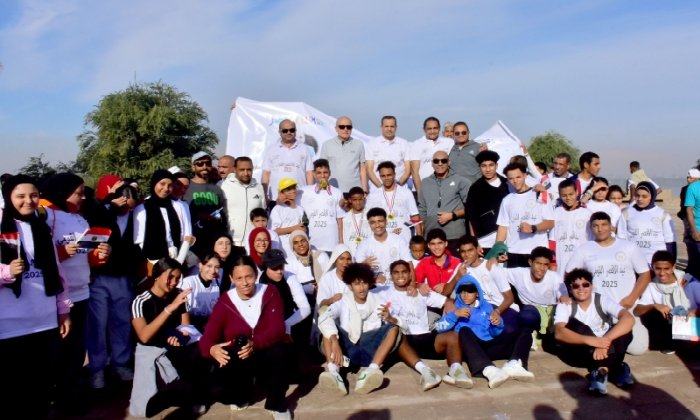 بمشاركة 200 متسابق.. محافظ الأقصر يشارك في ماراثون رياضي احتفالًا بالعيد القومي