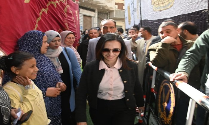 في أول أيام جولة الإعادة.. محافظ البحيرة تتفقد عددا من لجان الانتخابات بدمنهور