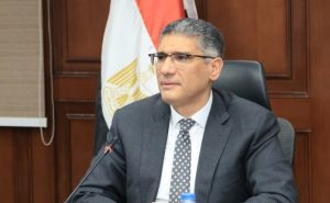 محافظ الجيزة يبحث الفرص الاستثمارية بمركز الواحات البحرية