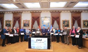 محافظ القاهرة يكرم عددا من القيادات والعاملين بالعاصمة لحصولها على جائزة التميز الحكومى العربى