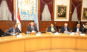 محافظ القاهرة يتابع ملفات التصالح والتقنين ويوجه بسرعة الانتهاء من الإجراءات وتسهلها