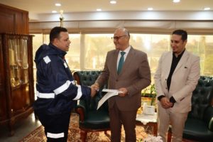 محافظ القليوبية يكرم أطقم إسعاف أعادت مشغولات ذهبية تتخطى مليون جنيه لأصحابها