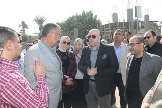 محافظ بنى سويف يتفقد سير الأعمال الجاري تنفيذها بمشروع المرسى السياحى على النيل