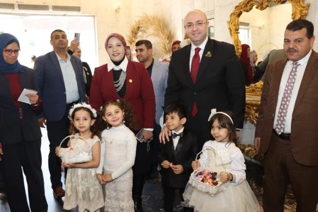 «بهجة وعروض فرعونية».. محافظ بني سويف يشارك الأطفال احتفالات اليوم العالمي