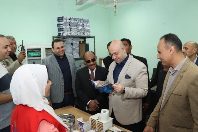 محافظ بني سويف يتابع مستوى الخدمات المقدمة للمواطنين بوحدة الشوبك الصحية باهناسيا